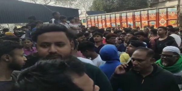 करंट लगने पर राजमिस्त्री की मौत, इलाके में बवाल