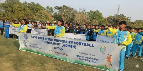 मेदिनीपुर में अंतर्विश्वविद्यालय महिला फुटबॉल प्रतियोगिता का आगाज, 27 टीमों के बीच मुकाबला