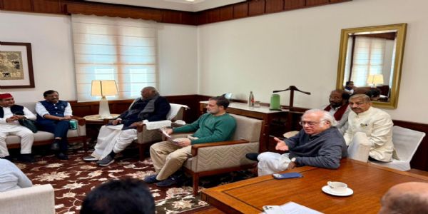 कांग्रेस ने सत्तापक्ष पर विपक्ष की आवाज दबाने का लगाया आरोप