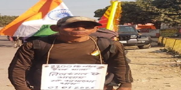 मध्य प्रदेश से कामाख्या धाम तक पैदल यात्रा पर निकले बलिराम का मीरजापुर में हुआ स्वागत