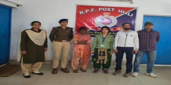 हिजली रेलवे स्टेशन पर आरपीएफ द्वारा सुरक्षित की गईं दो नाबालिग लड़कियां