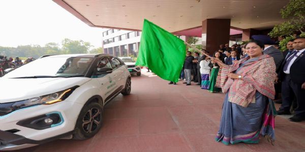 मुख्यमंत्री ने छह प्रदूषण गुणवत्ता निगरानी केंद्रों का किया शुभारंभ, ‘वायु रक्षक’ फ्लीट को दिखाई झंडी