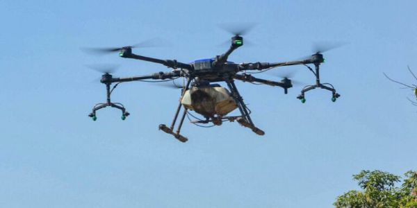 पुंछ में एलओसी के पास भारतीय सीमा में घुसा पाक ड्रोन, सेना ने की फायरिंग पुंछ में एलओसी के पास भारतीय सीमा में घुसा पाक ड्रोन, सेना ने की फायरिंग