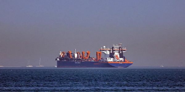 ईरान युद्ध बढ़ने से खाड़ी में सैकड़ों जहाजों ने डाला लंगर, स्ट्रेट ऑफ होरमुज पर बढ़ी चिंता ईरान युद्ध बढ़ने से खाड़ी में सैकड़ों जहाजों ने डाला लंगर, स्ट्रेट ऑफ होरमुज पर बढ़ी चिंता