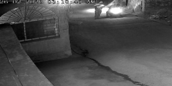 पीड़िता के घर पर बमबाजी, सीसीटीवी फुटेज पुलिस को सौंप सुरक्षा की मांग