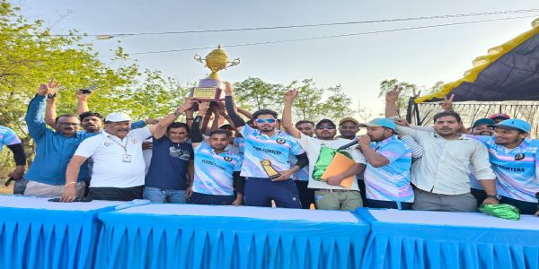 अरुणा बुधिया मेमोरियल क्रिकेट टूर्नामेंट के विजेता बनी फेरो फाइटर्स टीम