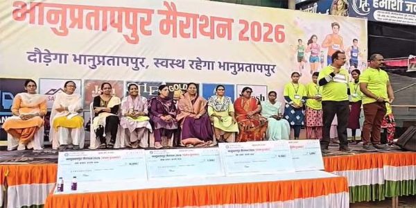 मैराथन दाैड़ में प्रतिभागियों के साथ आत्मसमर्पित नक्सलियाें ने लगाई दौड़, दिया सकारात्मक संदेश