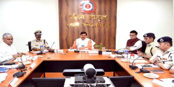 मप्रः मुख्यमंत्री ने की प्रदेश की कानून व्यवस्था की समीक्षा, कहा- शांति, सुरक्षा और सौहार्द सर्वोपरि