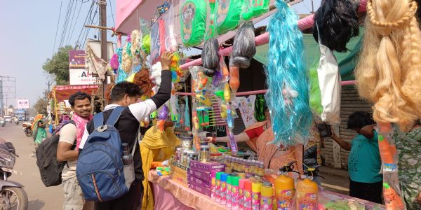 होली पर्व को लेकर नगाड़ों की गूंज, बाजारों में बढ़ी रौनक