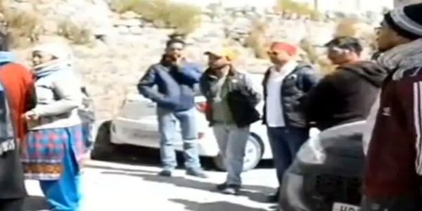 नैनीताल में तीन बच्चों के पिता का शव फंदे से लटका मिला