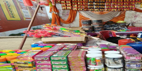 कोरबा में होली की धूम: रंगों से सराबोर बाजार, खरीददारों की उमड़ी भीड़