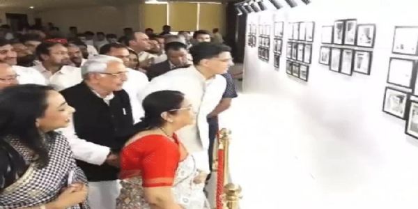 जयंती समारोह में मीणा और पायलट ने बदली राजनीतिक संस्कृति पर उठाए सवाल