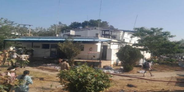 फोटो: नागपुर में एसबीएल कंपनी में राहत और बचाव कार्य का दृश्य