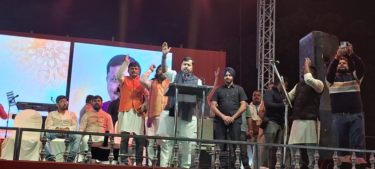 जनसभा को संबोधित करते नितिन नवीन