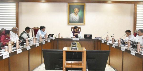 मुख्यमंत्री की अध्यक्षता में मंत्रीपरिषद की बैठक