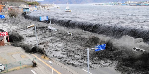 जापान में यह तबाही 11 मार्च 2011 को हुई थी। भूकंप के बाद आई सुनामी में लगभग 15 हजार से अधिक लोगों की जान चली गई थी। फोटो - इंटरनेट मीडिया