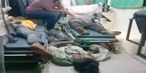 कार-बाइक की टक्कर में चार युवकों की मौत