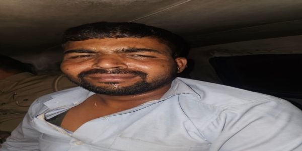 मुठभेड़ में लुटेरा गिरफ्तार, गोली लगने से घायल