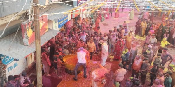 माली समाज में पति-पत्नी ने खेली  होली *  100 से अधिक जोड़े हुवे शामिल