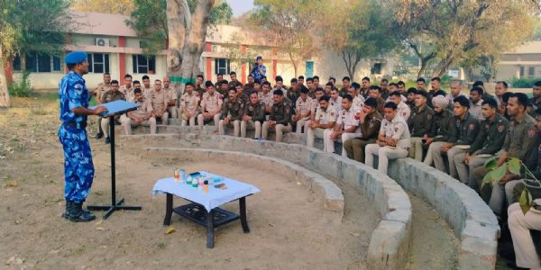 जींद : जिले में कानून व्यवस्था बनाए रखने के लिए पुलिस की कंपनी को दिया प्रशिक्षण