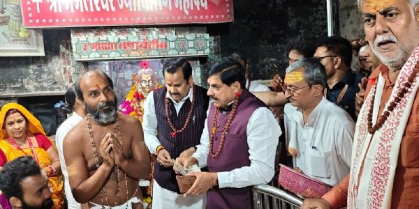 मप्रः मुख्यमंत्री ने ओंकारेश्वर स्थित ममलेश्वर मंदिर में किया जलाभिषेक एवं पूजन