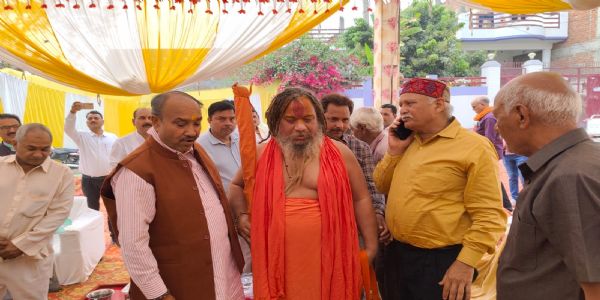 कांग्रेस अपनी सरकाराें में गाय को घोषित करे राष्ट्र धरोहर : आचार्य परमहंस