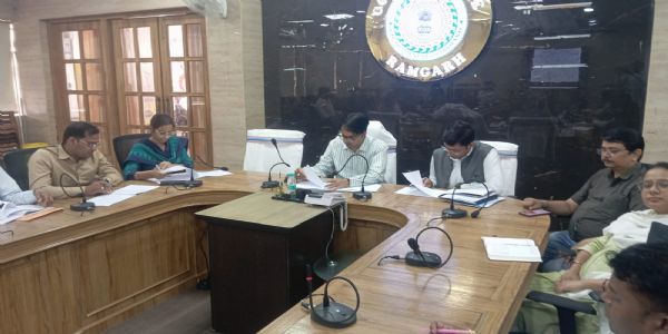 डीसी ने की शिक्षा विभाग की समीक्षा, दिये कई निर्देश