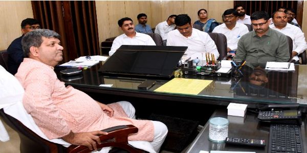 उपभोक्ता हितों की सुरक्षा और पारदर्शिता पर जोर, मंत्री आशीष पटेल ने की विभागीय समीक्षा