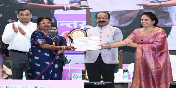 रायपुर : ईश्वर की अनुपम कृति हैं महिलाएं : अरुण साव