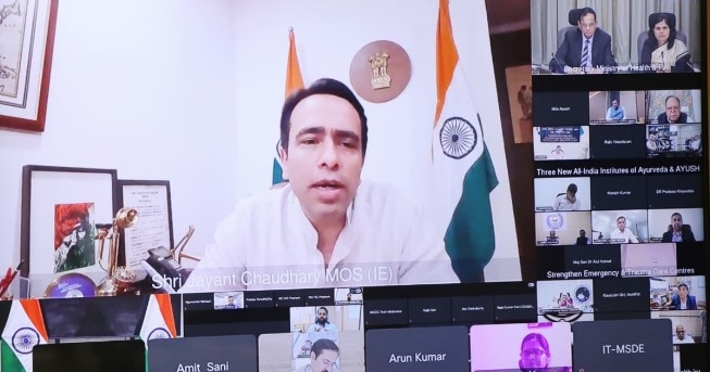 बजट-उपरांत वेबिनार 2026 के समापन सत्र में देखभाल अर्थव्यवस्था के सामाजिक और आर्थिक महत्व पर विचार रखते हुए केंद्रीय कौशल विकास और उद्यमिता राज्य मंत्री (स्वतंत्र प्रभार) जयंत चौधरी।