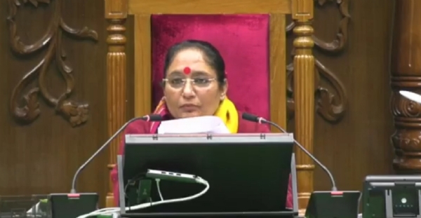 उत्तराखंड विधानसभा सत्र के दौरान सदन की कार्यवाही संचालित करती विधानसभा  अध्यक्ष ऋतू  खंडूड़ी भूषण।