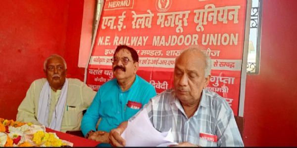 सरकार ने रेल का इन्फ्रास्ट्रक्चर बढ़ाया किन्तु कार्मिक नहीं : बसन्त कुमार चतुर्वेदी