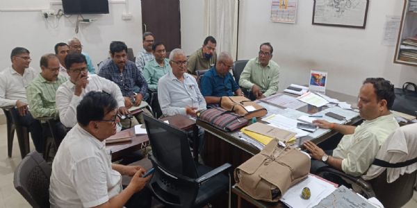 एचएलबी के नक्शा नजरी के लंबित प्रकरणों को शीघ्र करें निस्तारित : एसडीएम