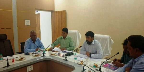 विकास कार्यों और राजस्व वसूली में लाएं तेजी: निगम आयुक्त आशुतोष