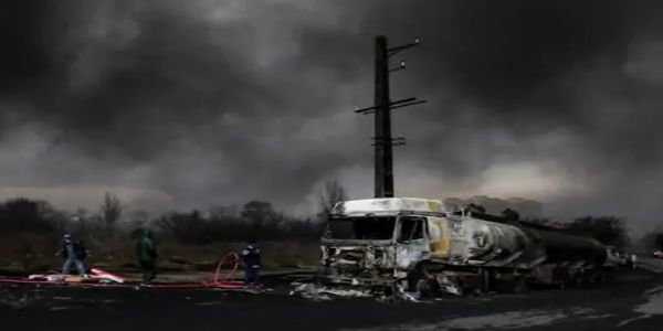 ईरान में ऑयल डिपो पर हमलों के बाद ‘ब्लैक रेन’ का खतरा, डब्ल्यूएचओ ने जारी की चेतावनी