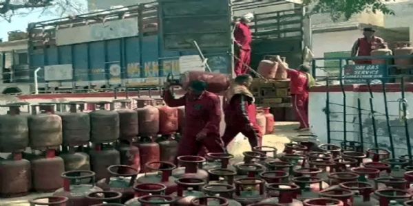 हिसार में डीएफएससी ने बुलाई एजेंसी संचालकों की आपात बैठक, कमर्शियल गैस सिलेंडरों की सप्लाई बंद