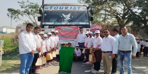 परिषदीय विद्यालय के बच्चे ऐतिहासिक स्थलों का भ्रमण करने रवाना