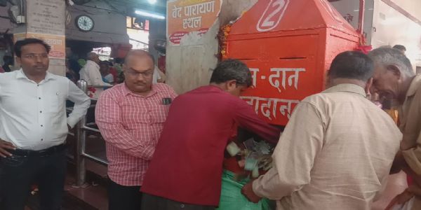 नवरात्र मेले से पहले दान पेटिकाओं की गणना, 20.96 लाख रुपये निकले