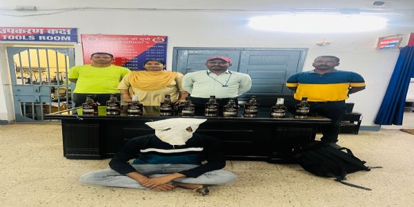 आरपीएफ ने शराब के साथ एक आरोपित को किया गिरफ्तार