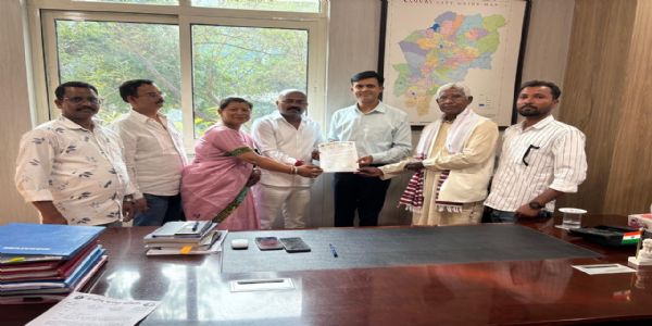 समिति ने सरहुल की तैयारी को लेकर उपायुक्त को सौंपा ज्ञापन