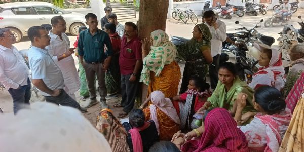 धमतरी : महिमा सागर वार्ड में पानी की किल्लत से 86 परिवार परेशान, वार्डवासी पहुंचे निगम कार्यालय