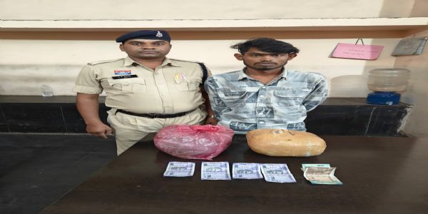 रायपुर के उरला और गुढ़ियारी इलाके में दाे गांजा तस्कर गिरफ्तार