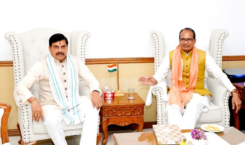 मध्य प्रदेश के मुख्यमंत्री नई दिल्ली में केन्द्रीय मंत्री चौहान से मिले
