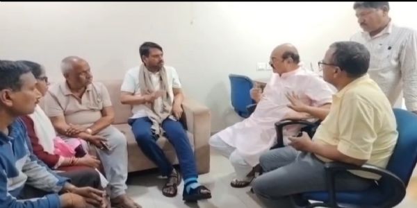 असर्फी अस्पताल में बकाया बिल के लिए नहीं दिया शव, मेयर ने की मदद