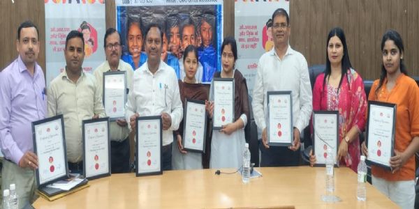 डायरिया चैम्पियनों को प्रमाण पत्र देकर किया गया सम्मानित