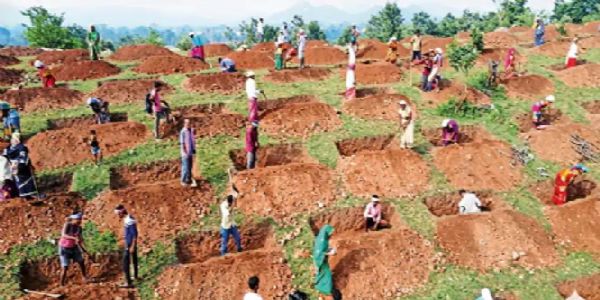 जल संरक्षण के लिए पहाड़ियों पर कंटूर ट्रेंच का किया जा रहा निर्माण