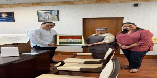 फिक्की फ्लो प्रतिनिधिमंडल ने मंत्री जावेद अहमद डार से की मुलाकात