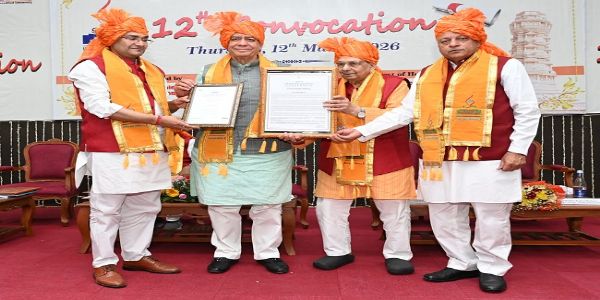 मंगलायतन विश्वविद्यालय ने विधानसभा अध्यक्ष सतीश महाना को डी.लिट् की मानद उपाधि से सम्मानित किया