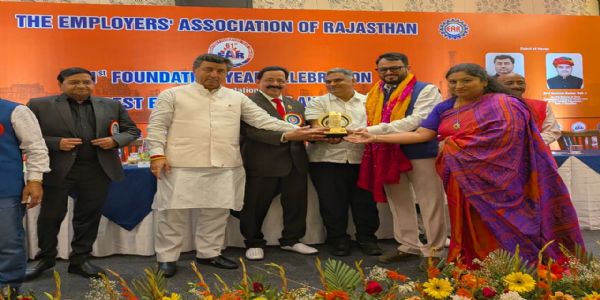 उद्योग राज्य मंत्री विश्नोई और सहकारिता मंत्री दक ने दिया सम्यक कंप्यूटर क्लासेस को बेस्ट एम्प्लॉयर्स का अवॉर्ड