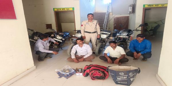 बरपाली जंगल में जुआ फड़ पर पुलिस की रेड, चार जुआरी गिरफ्तार; नगदी समेत 1.10 लाख की संपत्ति जब्त